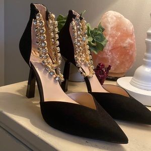 Brand new never worn. Size 8 JLO heels.